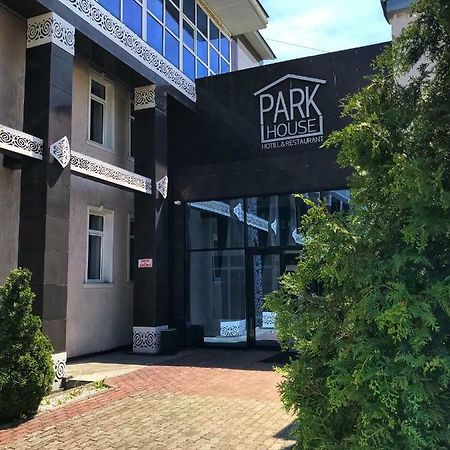 Park House Taldykorgan Hotel Kültér fotó