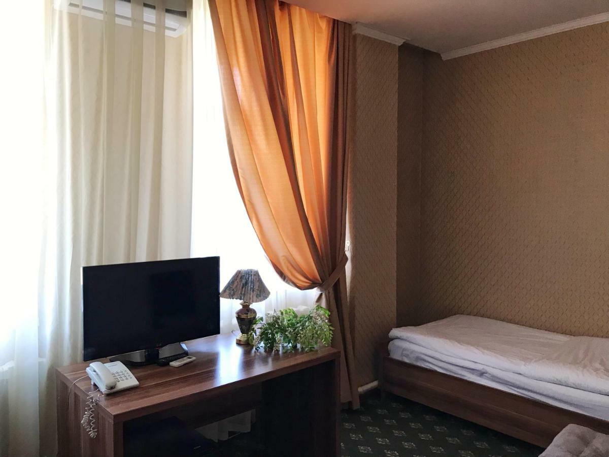 Park House Taldykorgan Hotel Kültér fotó